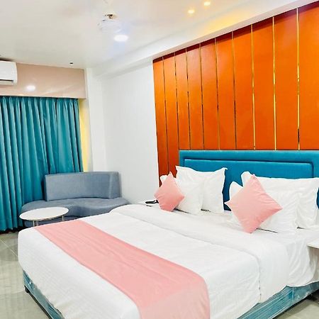 Hotel The Vital Сурат Экстерьер фото