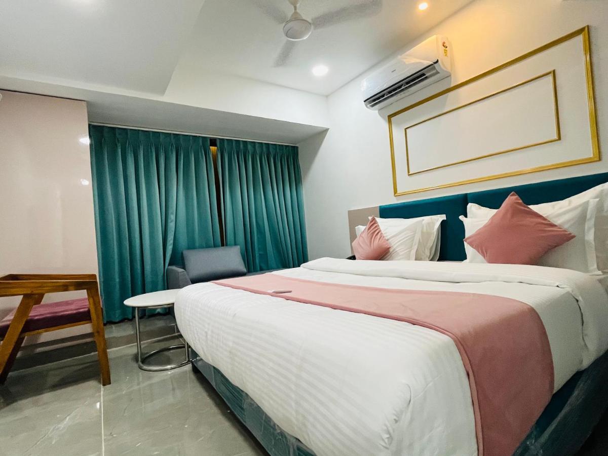 Hotel The Vital Сурат Экстерьер фото