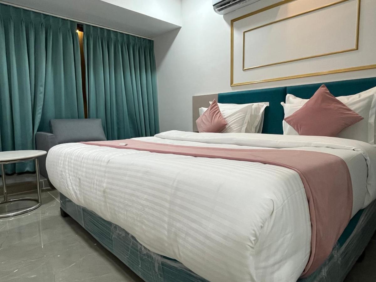 Hotel The Vital Сурат Экстерьер фото