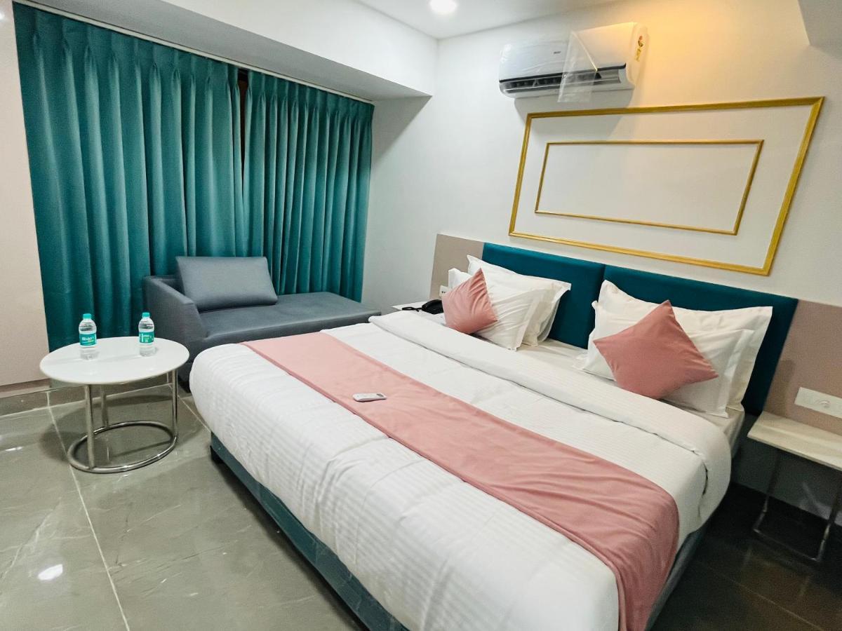 Hotel The Vital Сурат Экстерьер фото