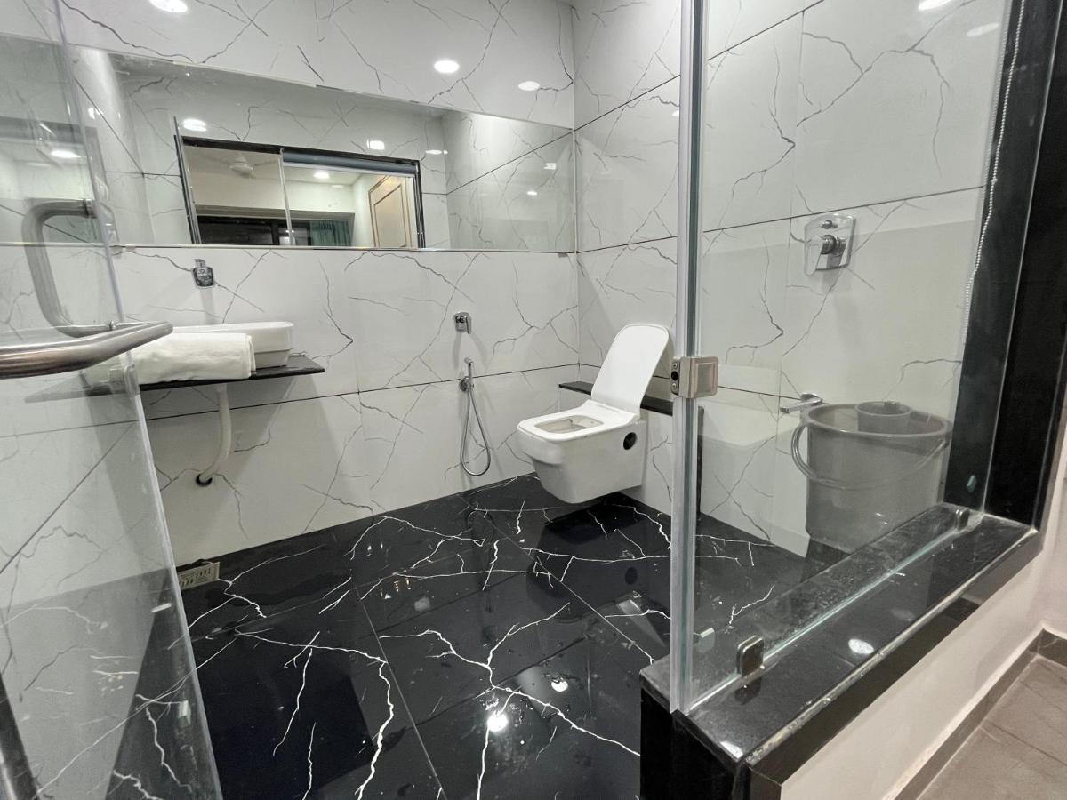 Hotel The Vital Сурат Экстерьер фото