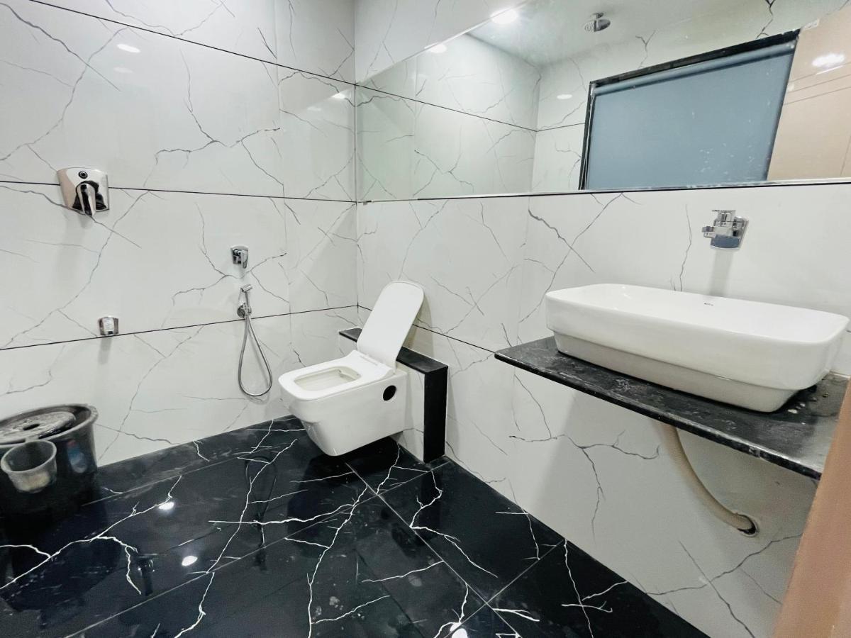 Hotel The Vital Сурат Экстерьер фото