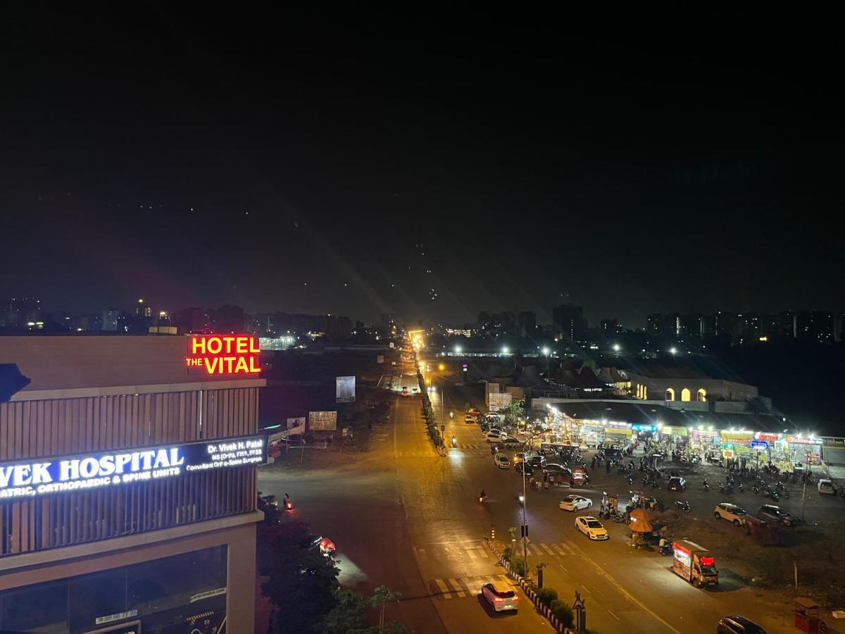 Hotel The Vital Сурат Экстерьер фото