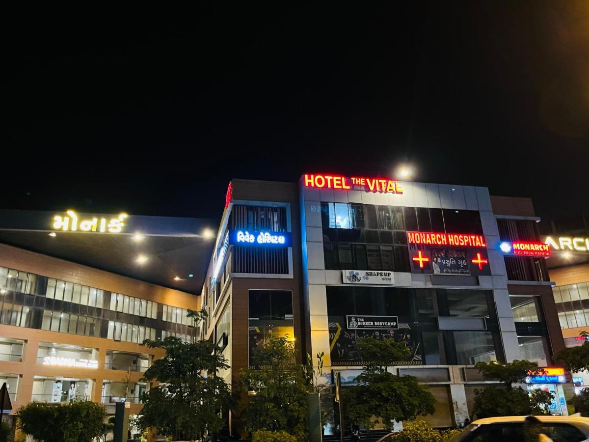 Hotel The Vital Сурат Экстерьер фото