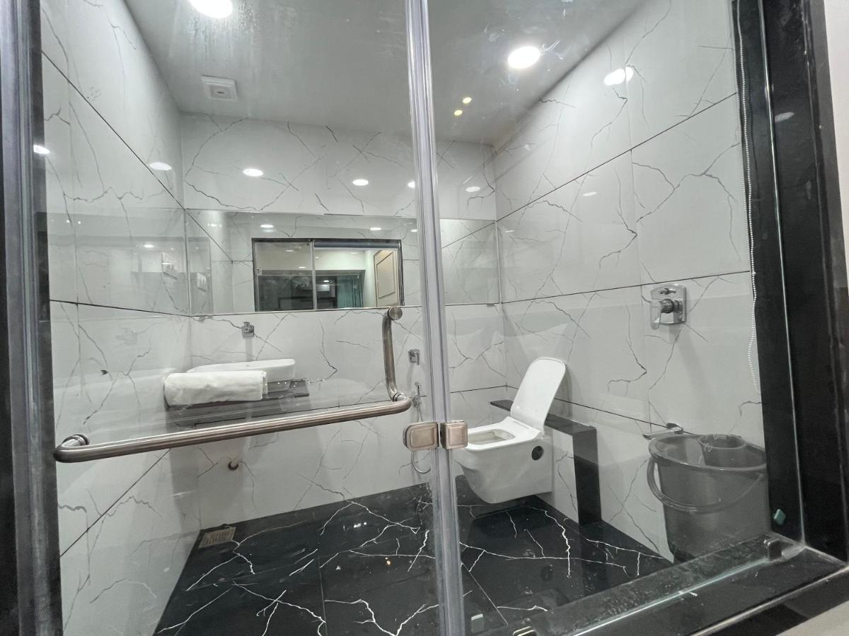 Hotel The Vital Сурат Экстерьер фото