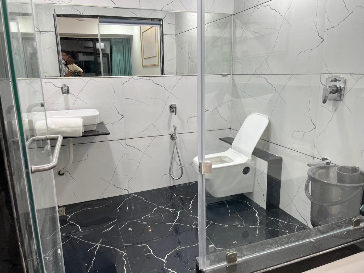 Hotel The Vital Сурат Экстерьер фото
