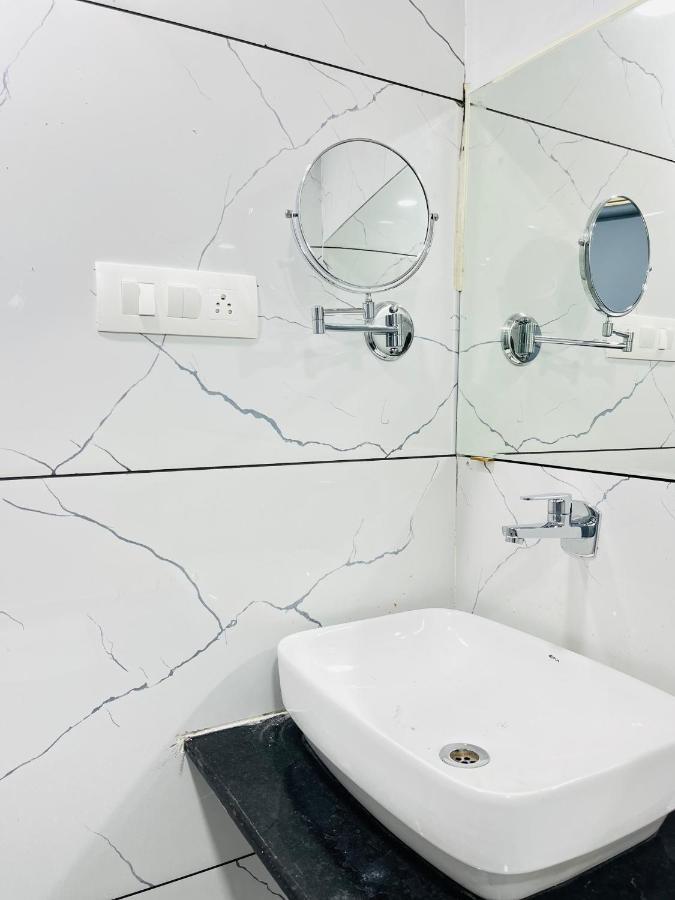 Hotel The Vital Сурат Экстерьер фото